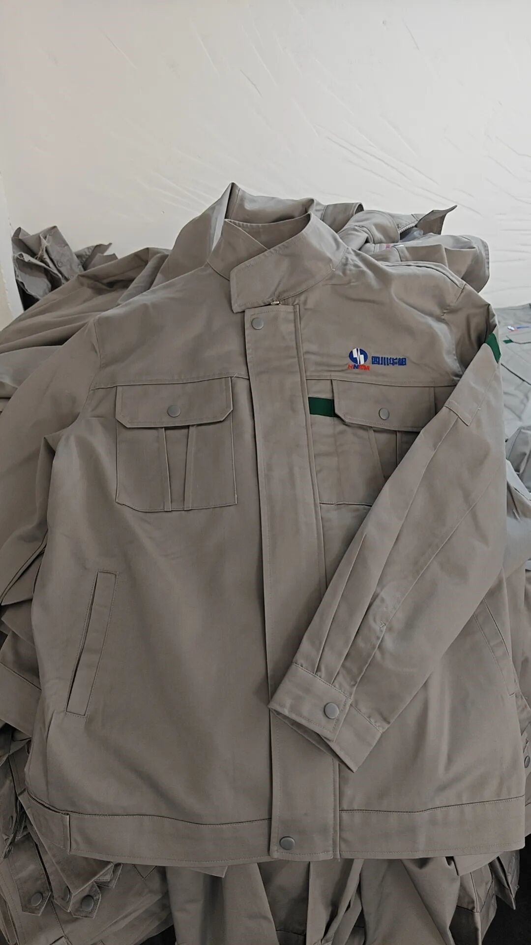 長沙炭河服飾有限公司,長沙西服定制公司,工作服定制,沖鋒衣定制,T恤定制 長沙炭河服飾有限公司,長沙西服定制公司,工作服定制,沖鋒衣定制,T恤定制